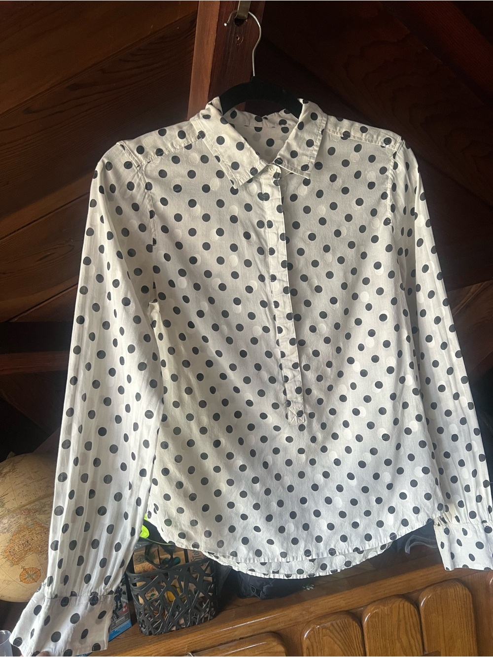Women’s White Polka Dot Button-Front Shirt XS/S